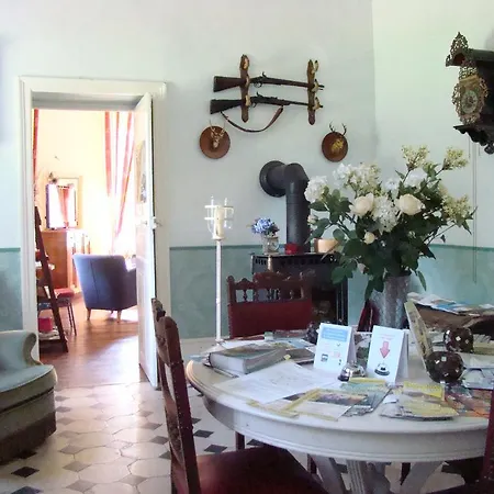 Chateau La Perche Hotel *